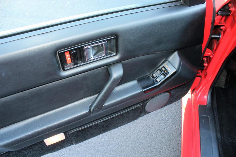 Детали интерьера Chrysler Conquest TSi 1987 года  (фото 75 из 137)